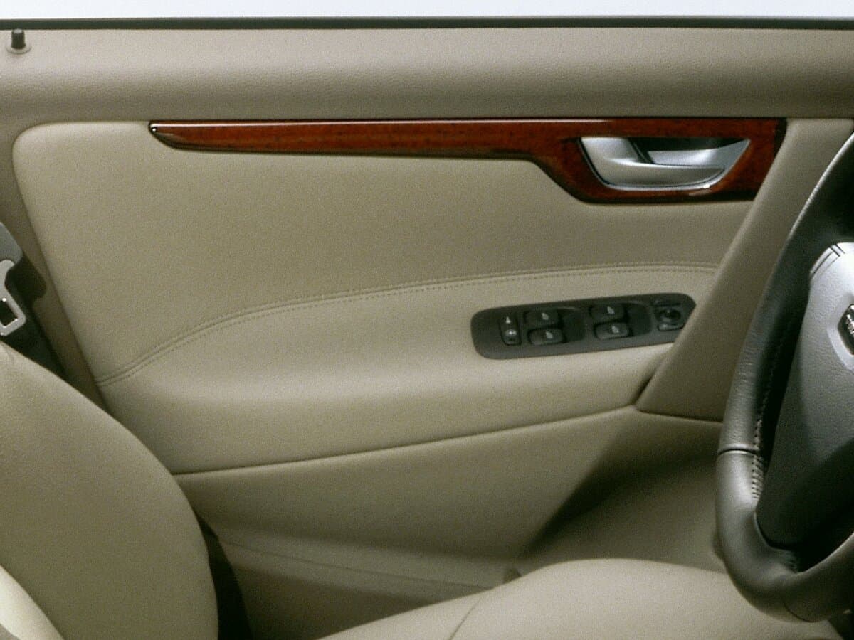 Volvo S60 I — Qapı