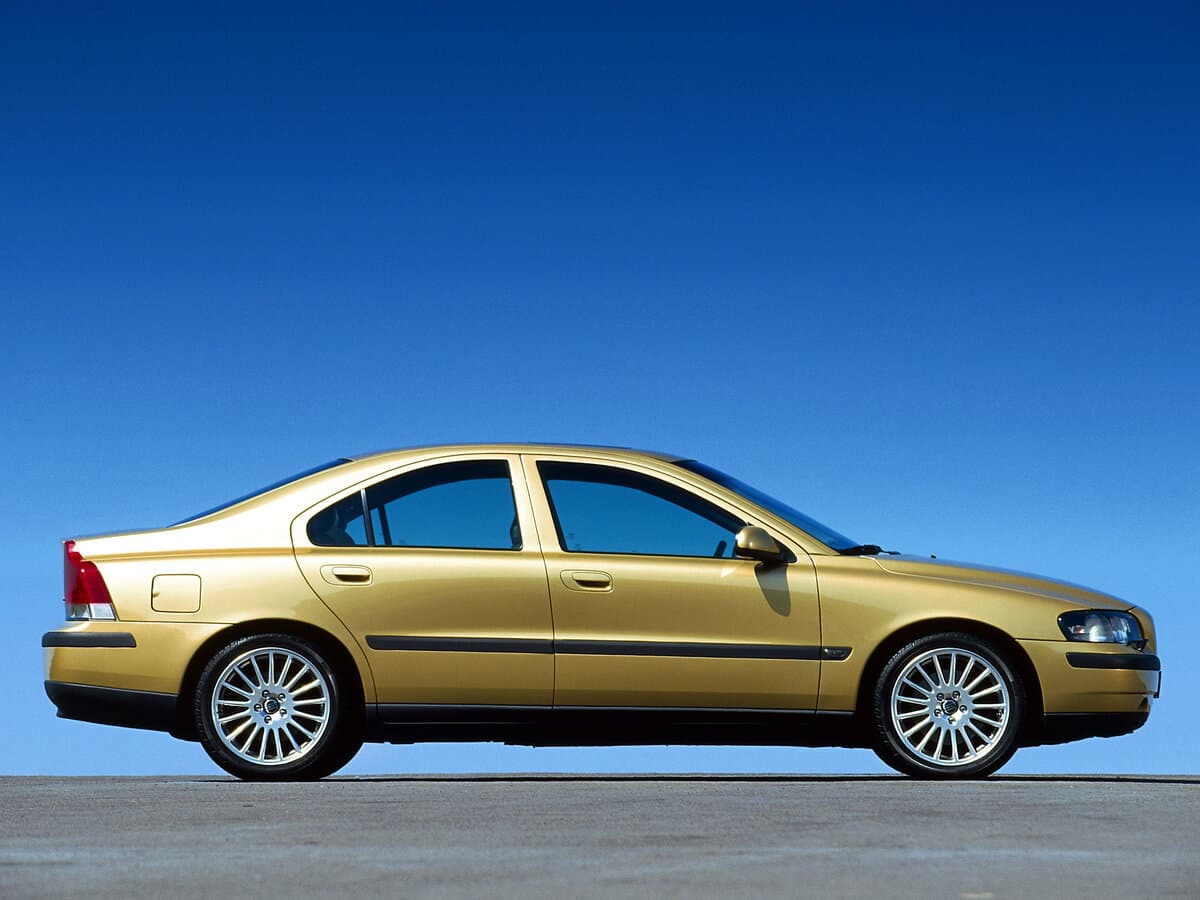 Volvo S60 I — Yandan