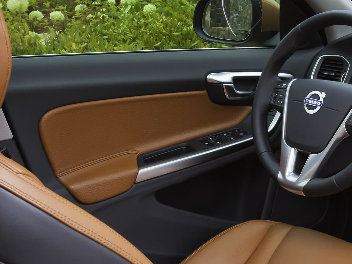 Volvo S60 II — Qapı