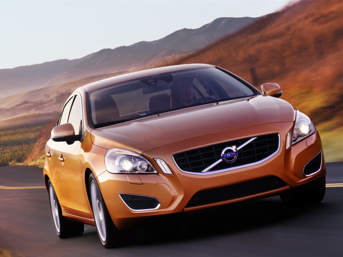 Volvo S60 II — Öndən