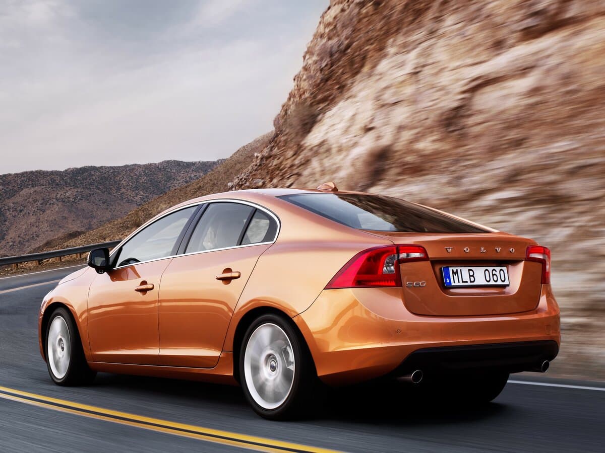 Volvo S60 II — 3/4 arxadan
