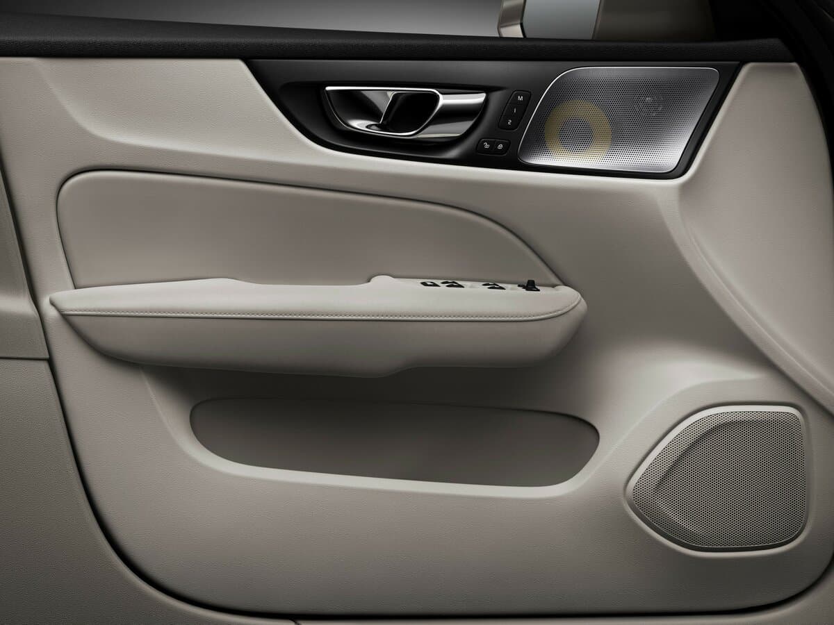Volvo S60 III — Qapı