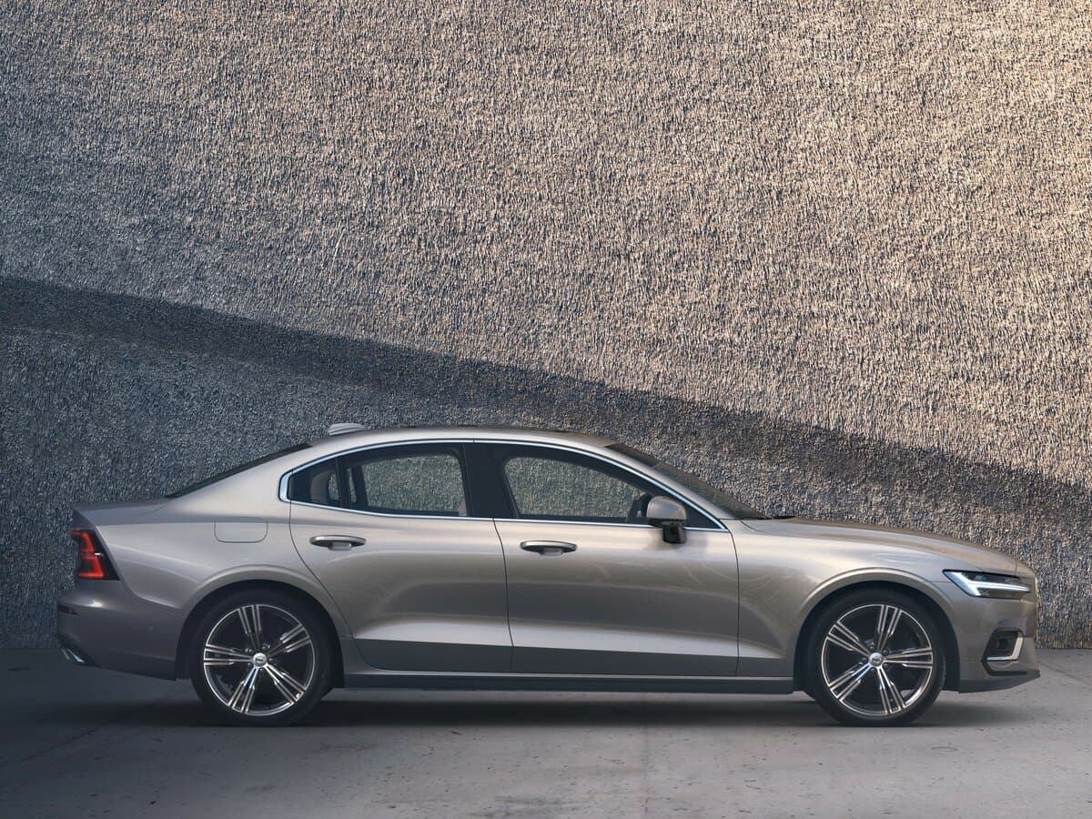 Volvo S60 III — Yandan