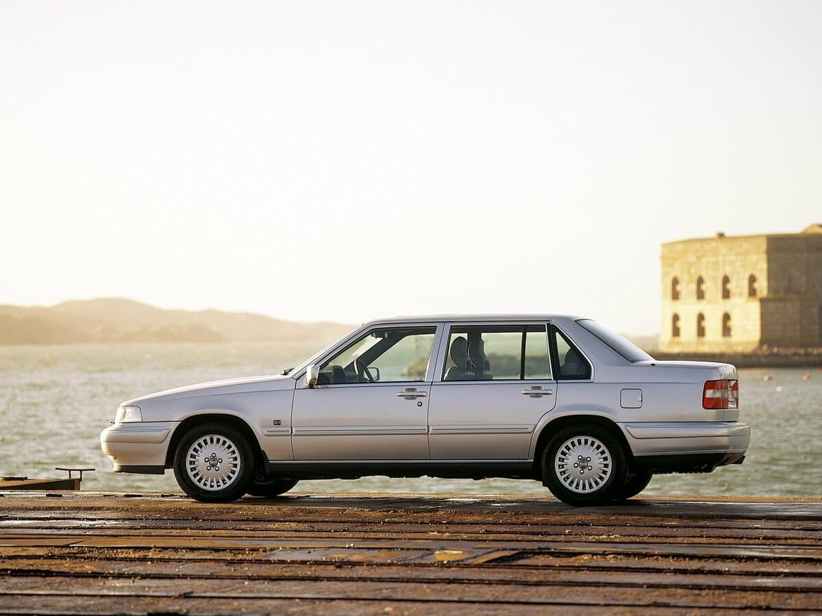 Volvo S90 I — Yandan