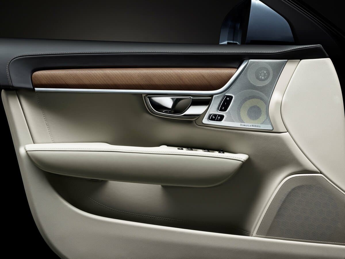 Volvo S90 II — Qapı