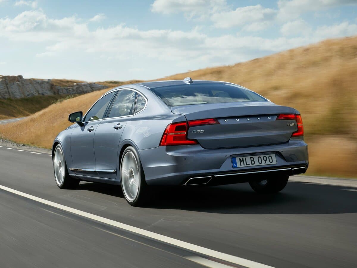 Volvo S90 II — 3/4 arxadan