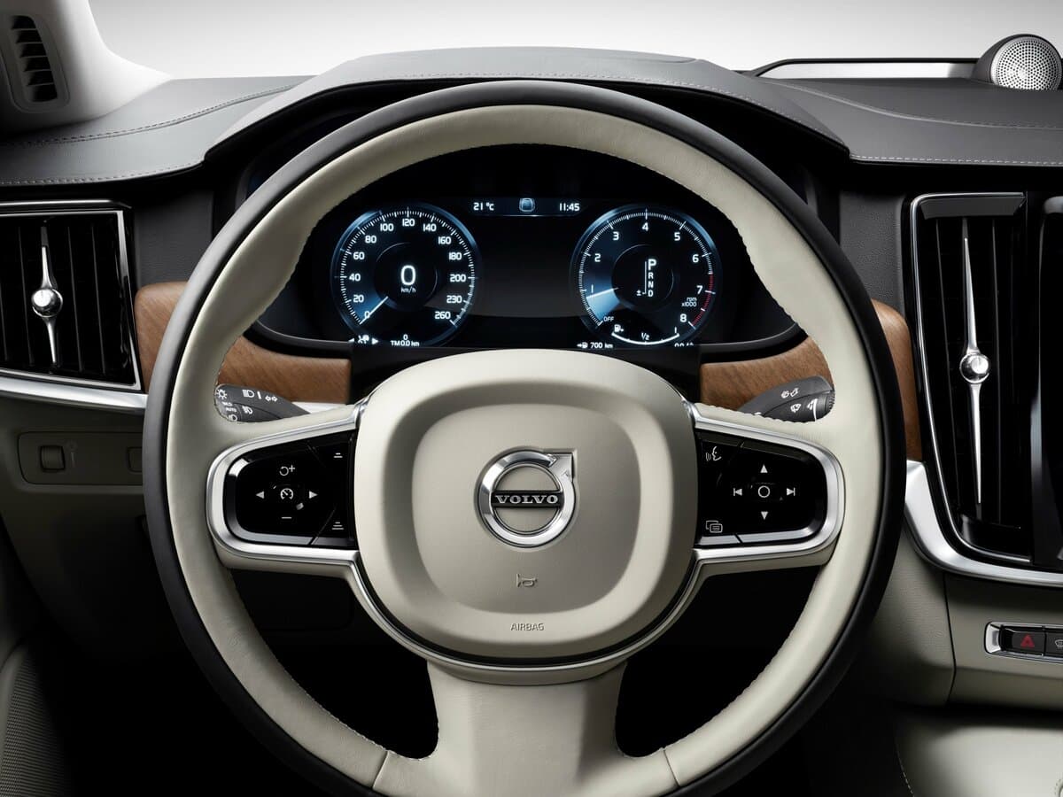 Volvo S90 II — Sükan