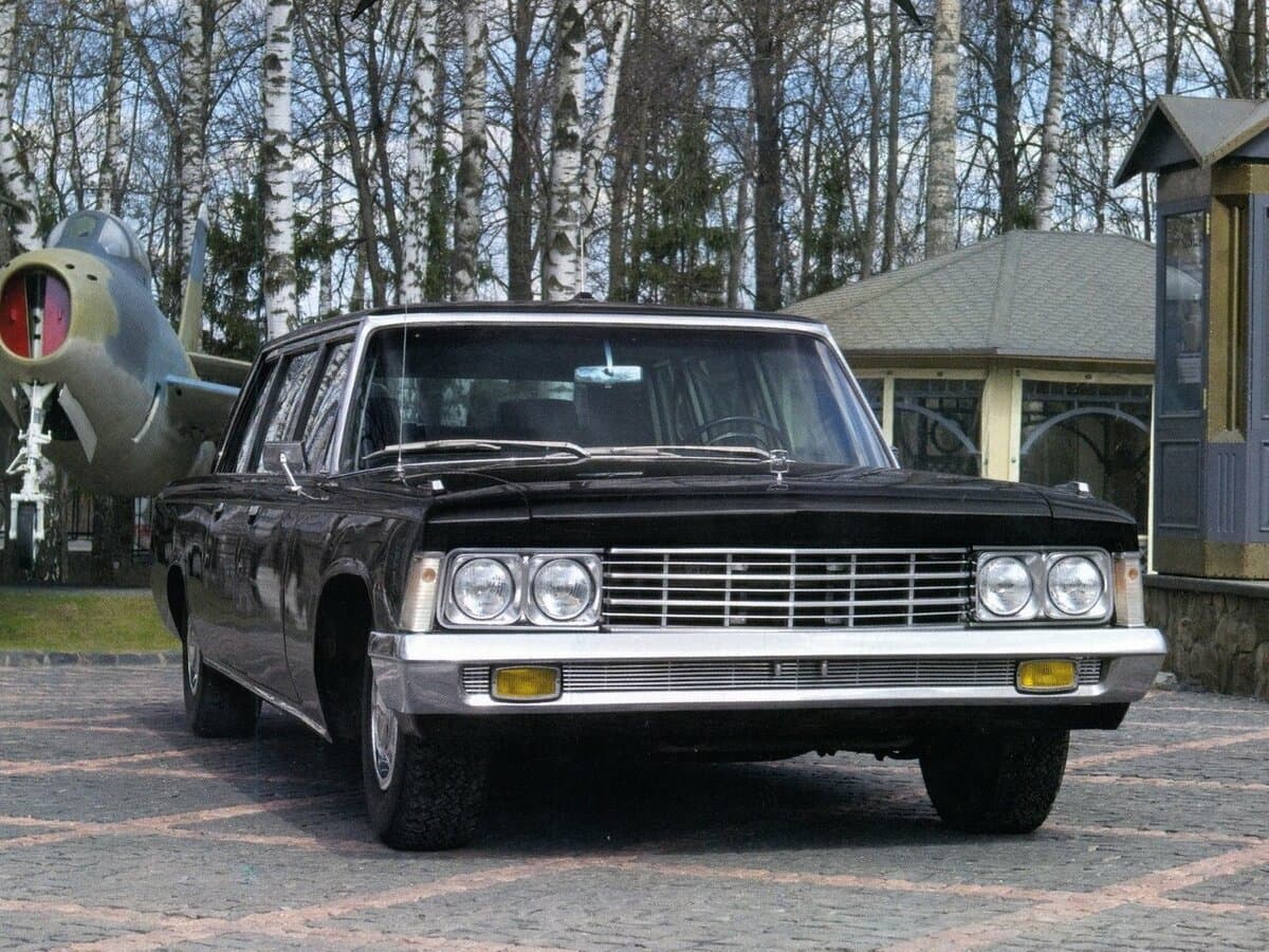 Zil 114 1967 – 1978 — öndən görünüş