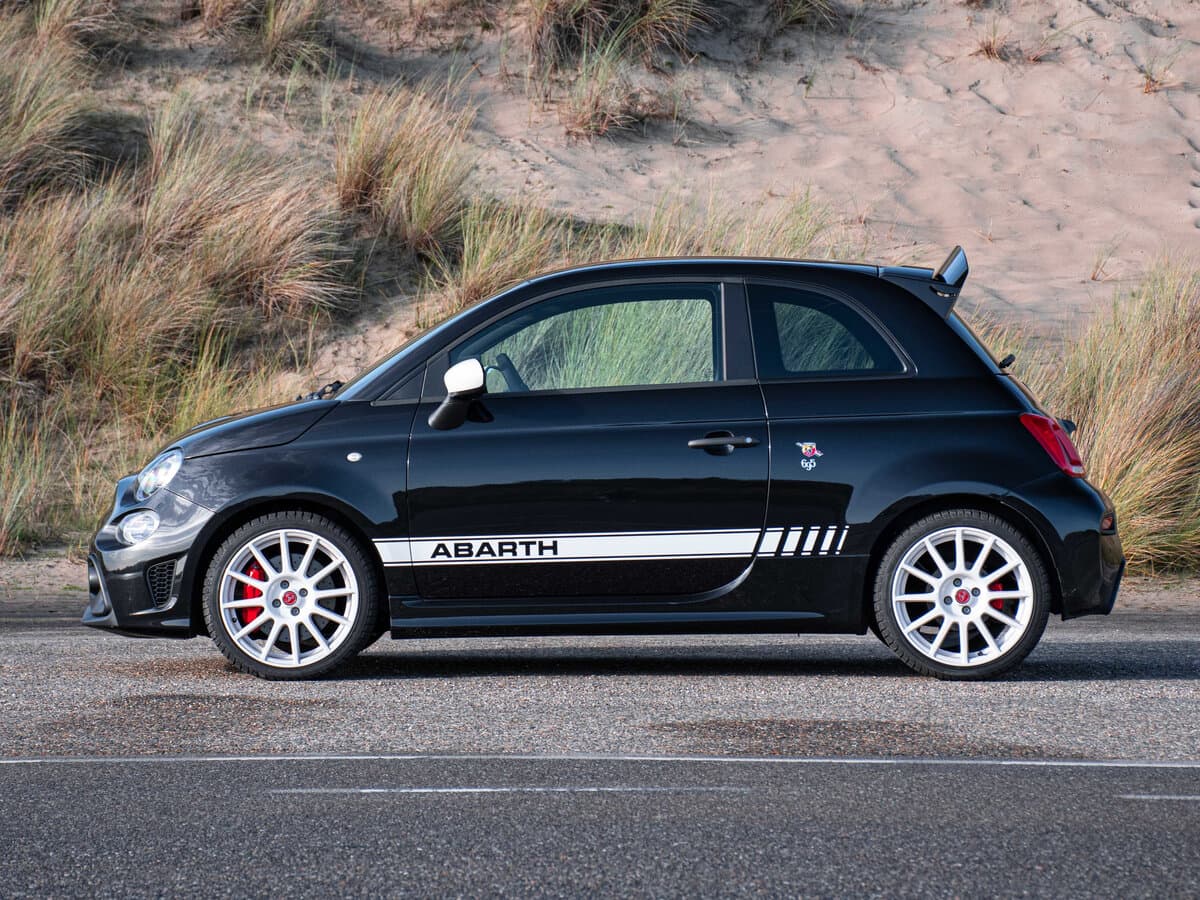 Abarth 695 I Restayling — Yandan
