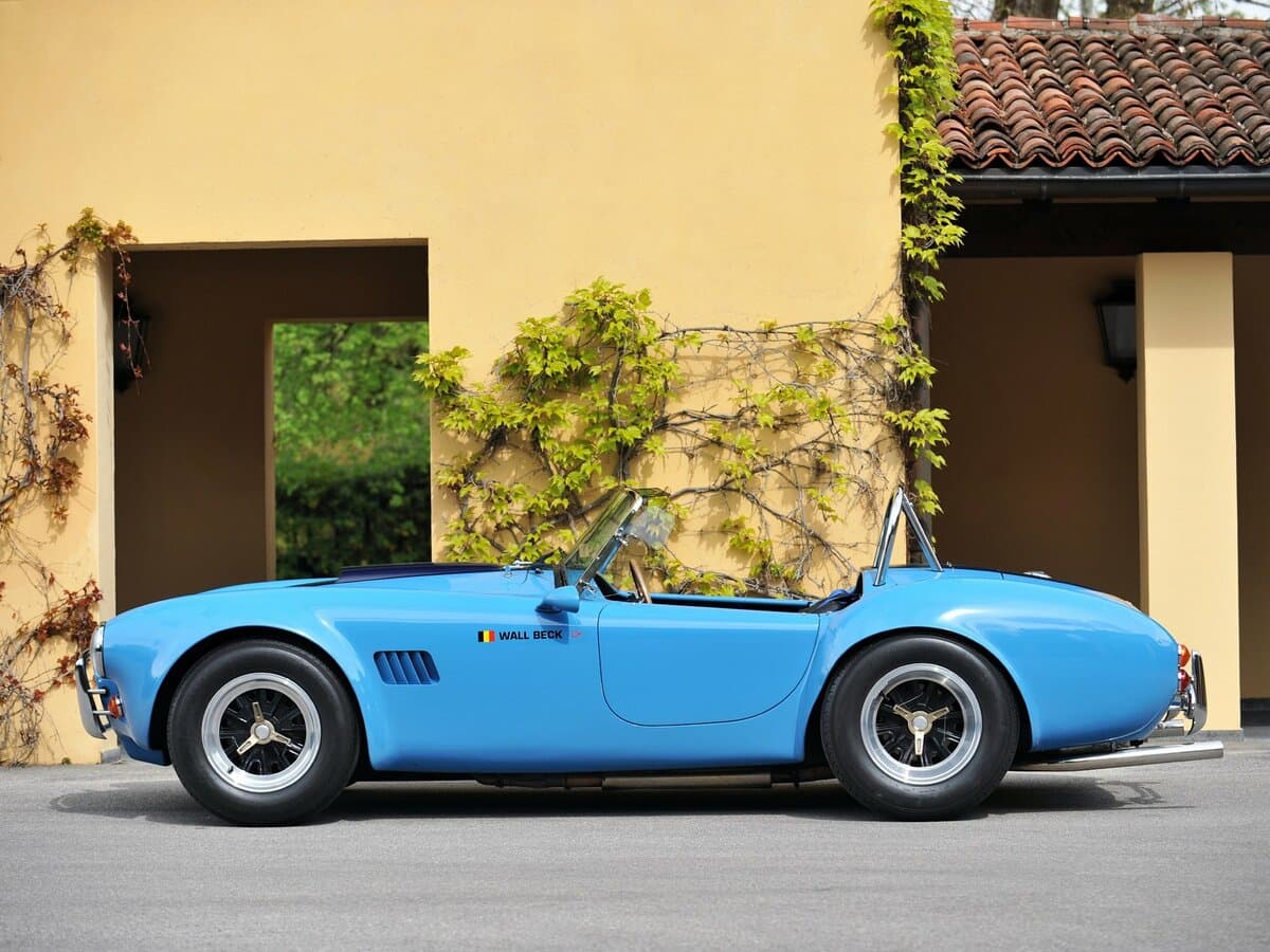 AC Cobra Mk IV — Yandan