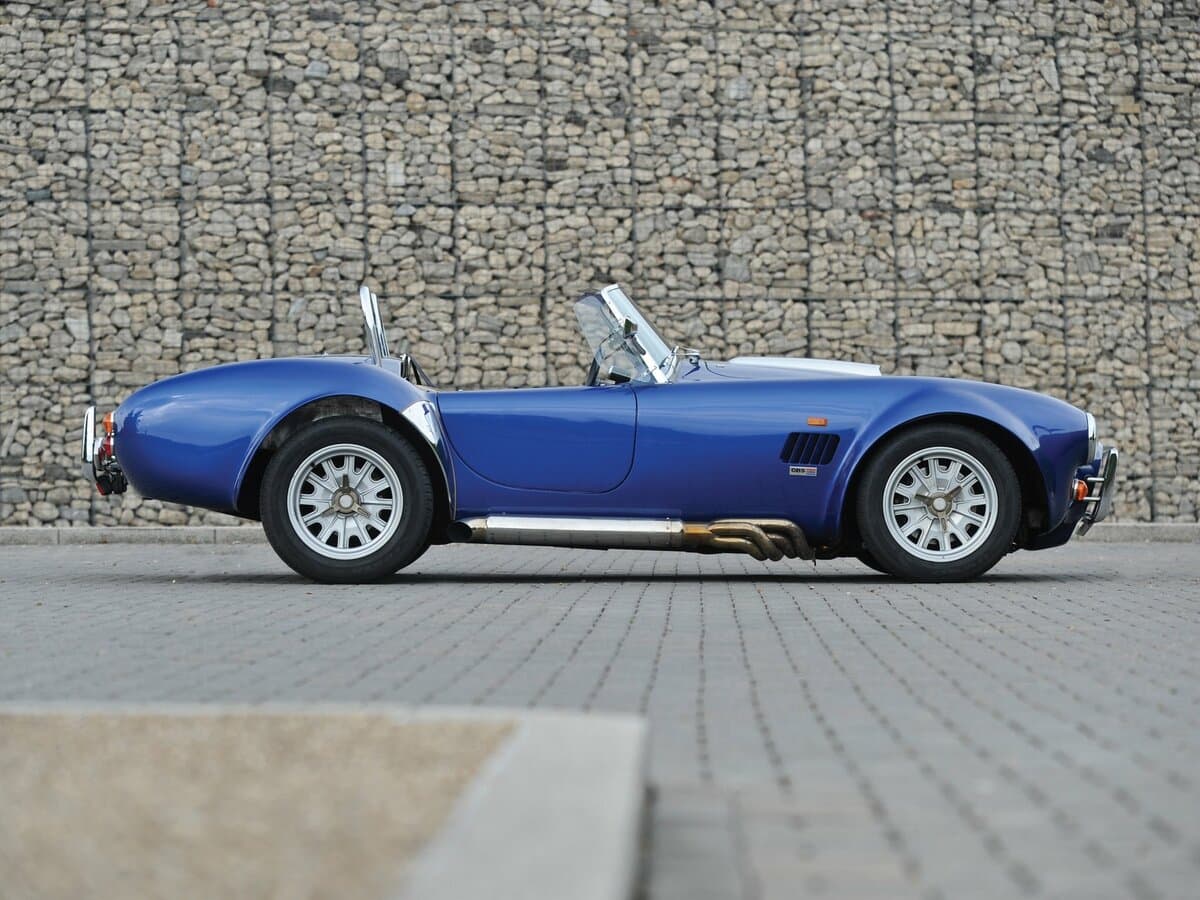 AC Cobra Mk V — Yandan