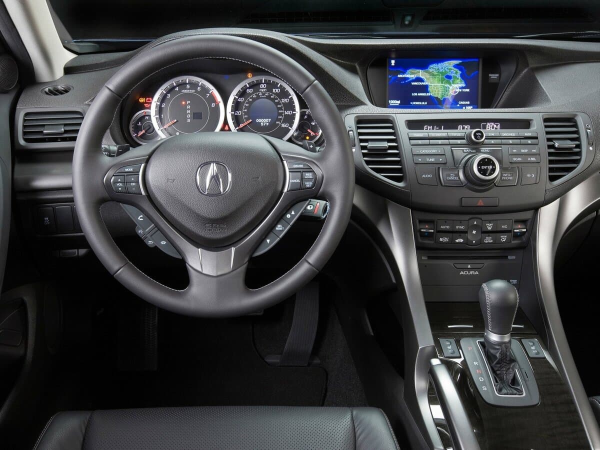 Acura TSX II — Sükan