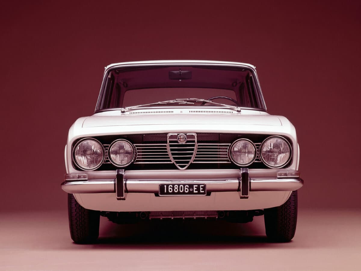 Alfa Romeo 105/115 1965 – 1977 — Öndən