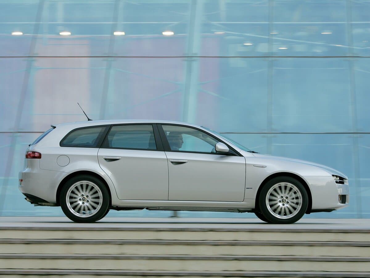 Alfa Romeo 159 2005 – 2011 — Yandan