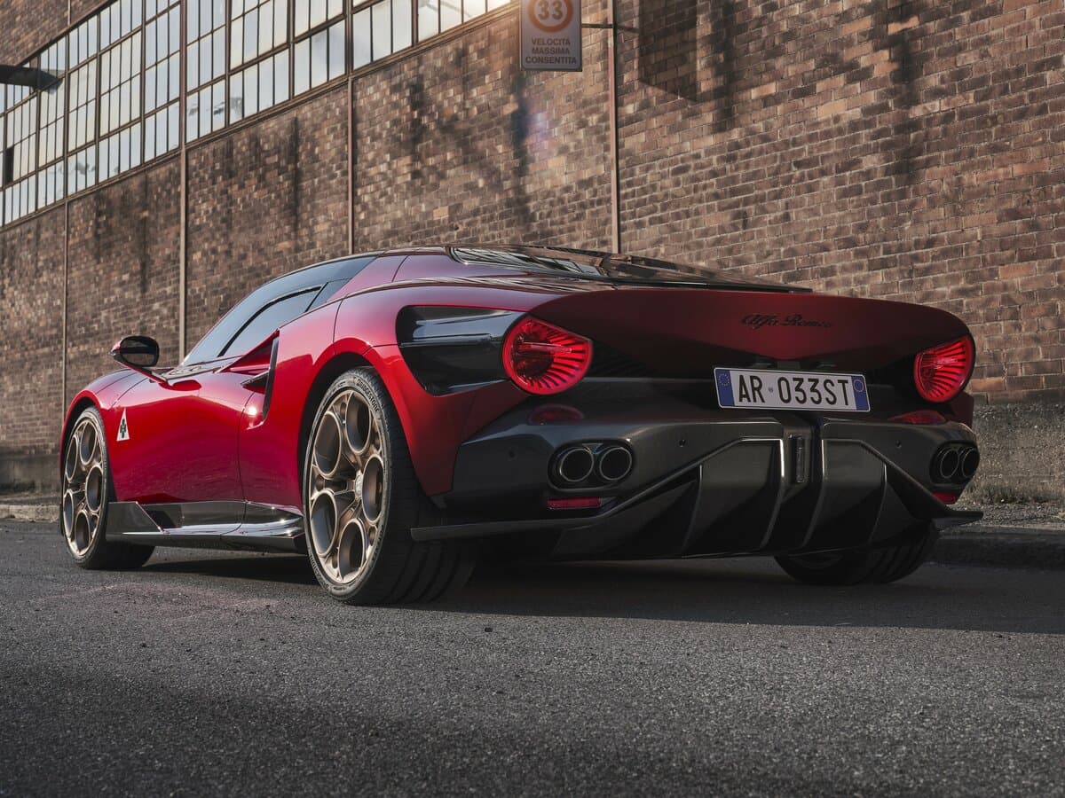 Alfa Romeo 33 Stradale 2024 – 2024 — 3/4 arxadan
