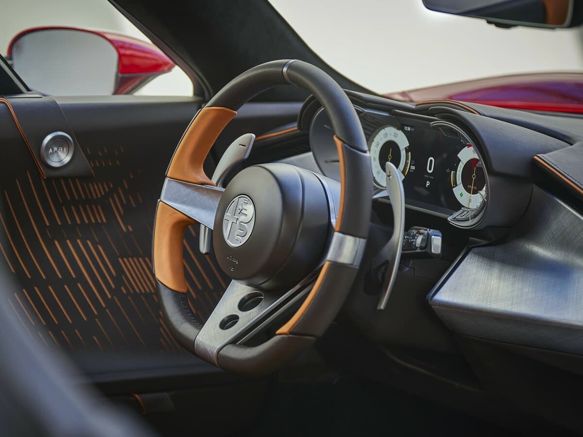 Alfa Romeo 33 Stradale 2024 – 2024 — Sükan