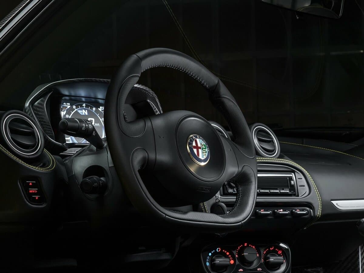 Alfa Romeo 4C 2013 – 2020 — Sükan