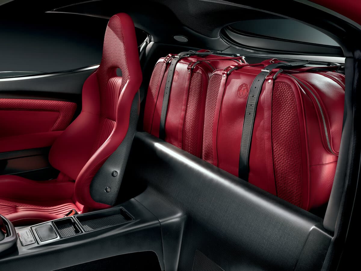 Alfa Romeo 8C Competizione 2007 – 2010 — Salon, arxadan