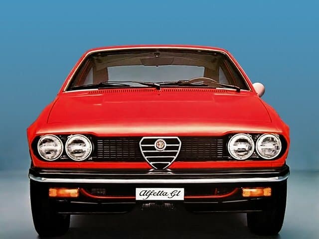 Alfa Romeo Alfetta 1972 – 1987 — Öndən