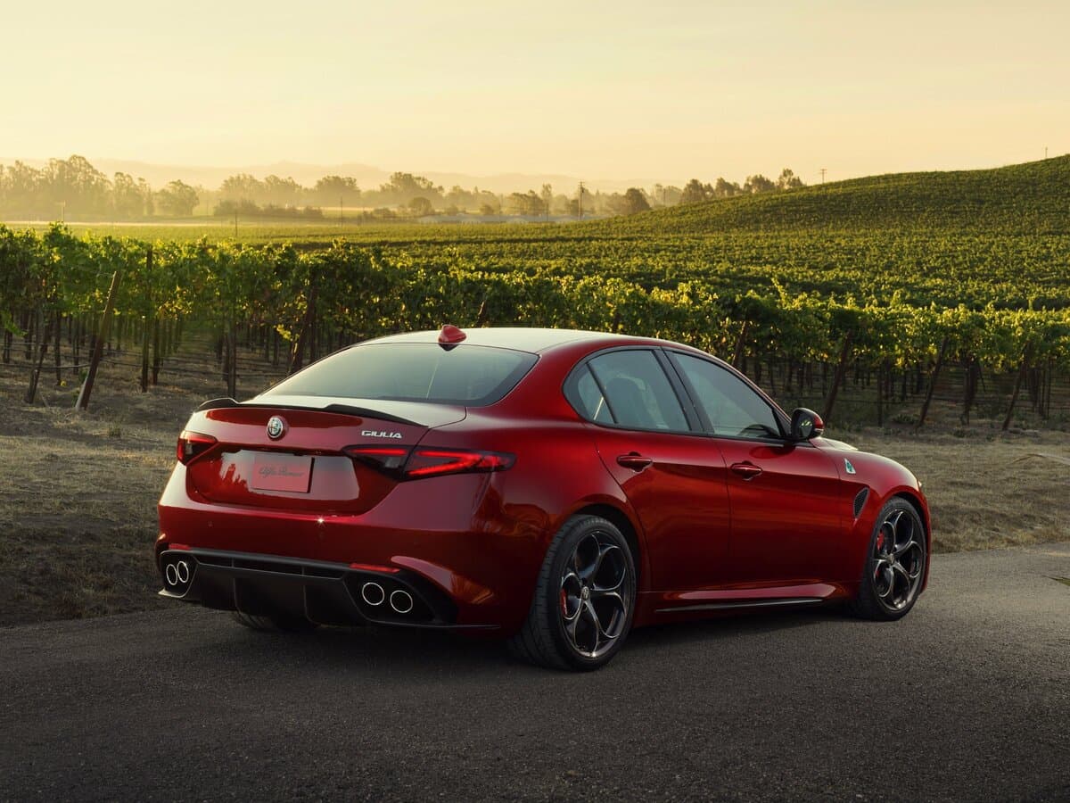 Alfa Romeo Giulia II (952) — 3/4 arxadan