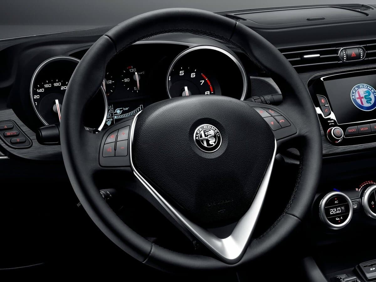 Alfa Romeo Giulietta III Restayling — Sükan