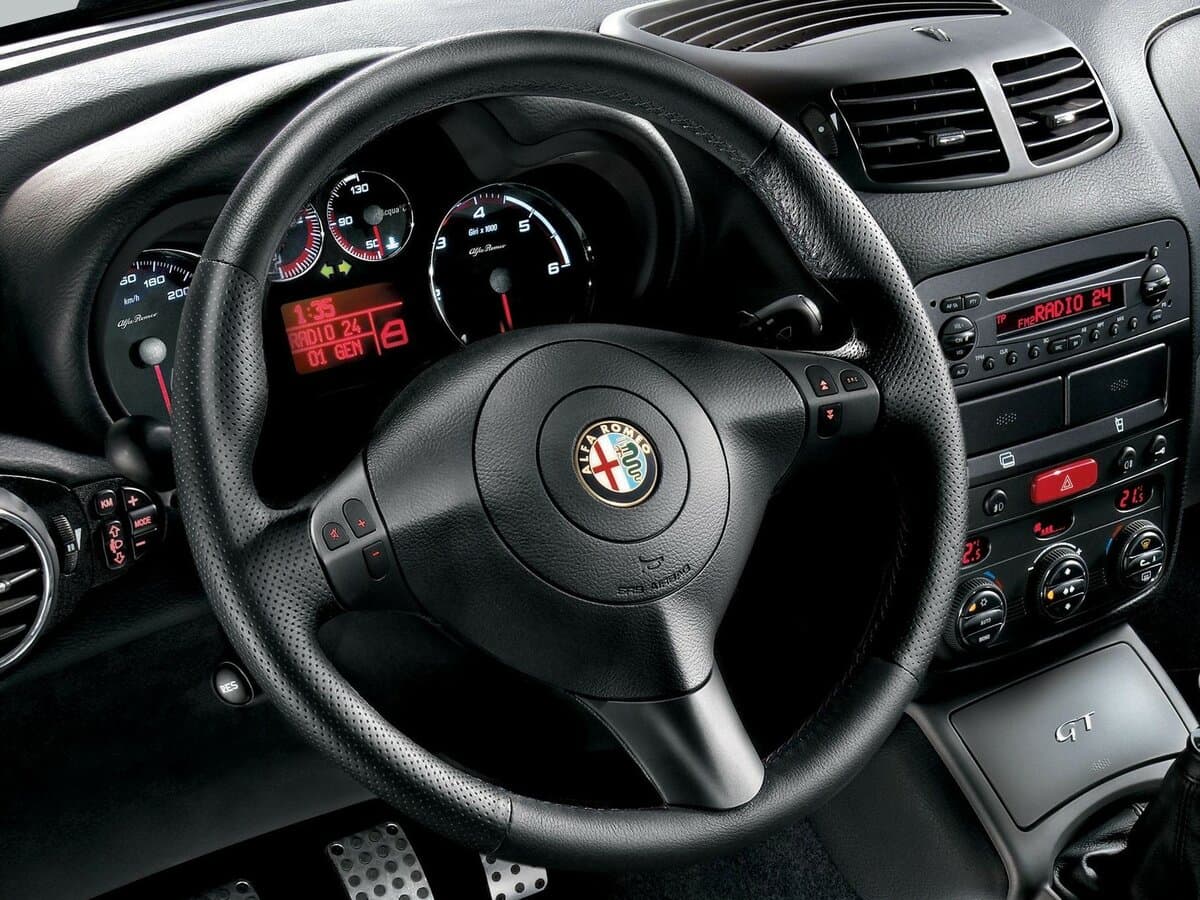 Alfa Romeo GT 2003 – 2010 — Sükan