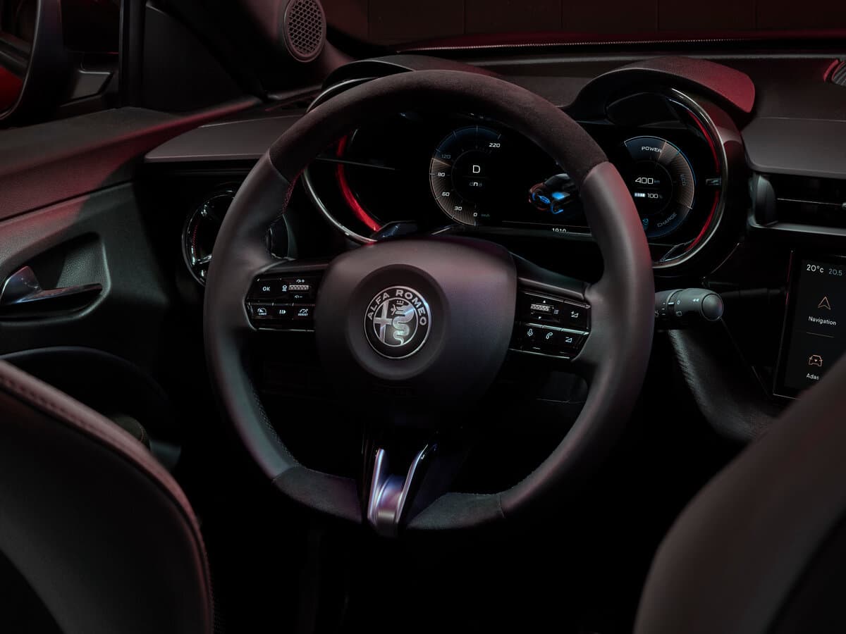 Alfa Romeo Junior 2024 – indiyədək — Sükan