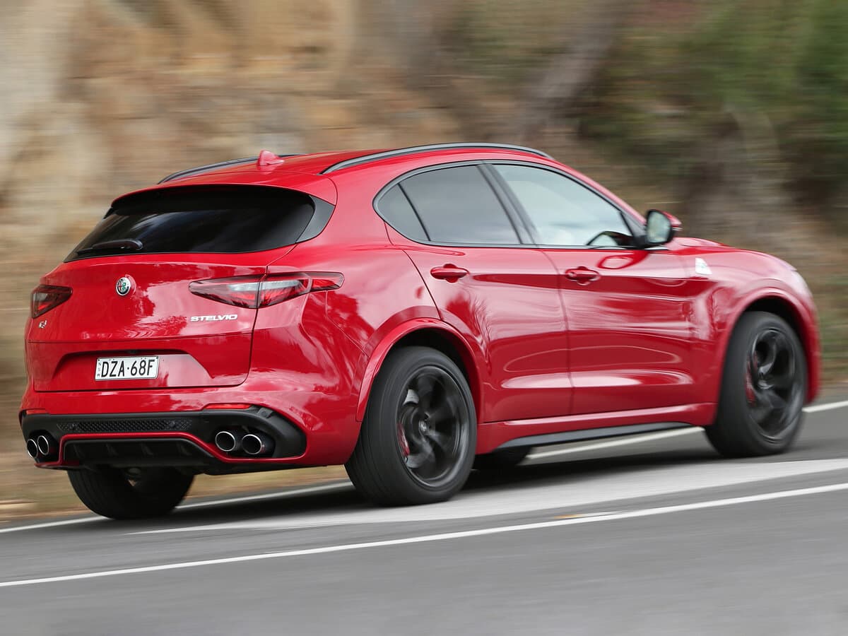 Alfa Romeo Stelvio I — 3/4 arxadan