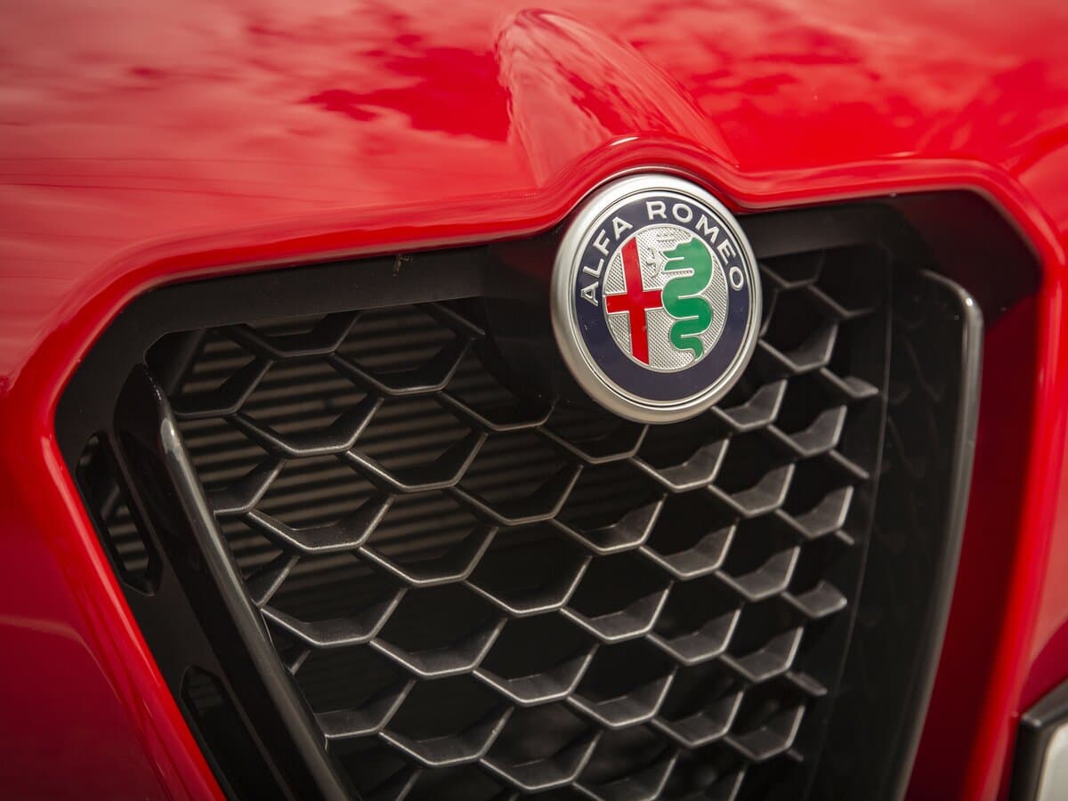 Alfa Romeo Stelvio I Restayling — Salon, öndən