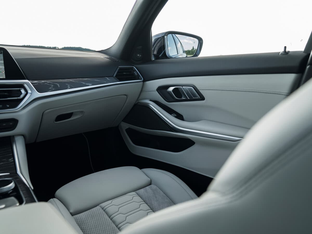Alpina B3 G20 — Salon, arxadan