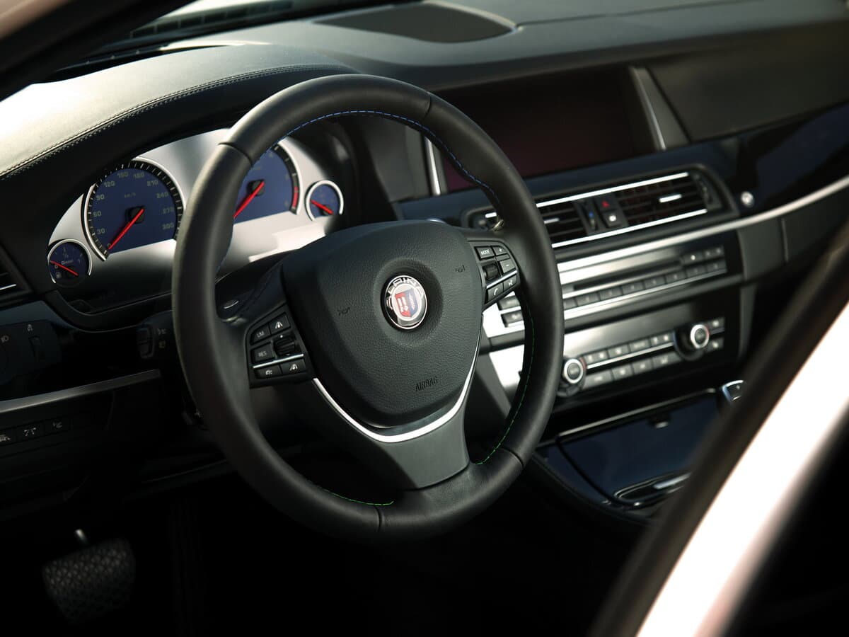 Alpina B5 F10/F11 Restayling — Sükan