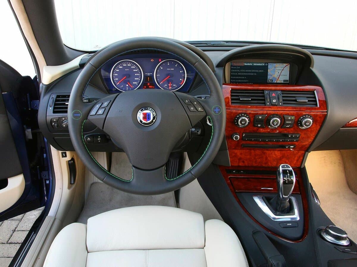 Alpina B6 E63/64 — Sükan