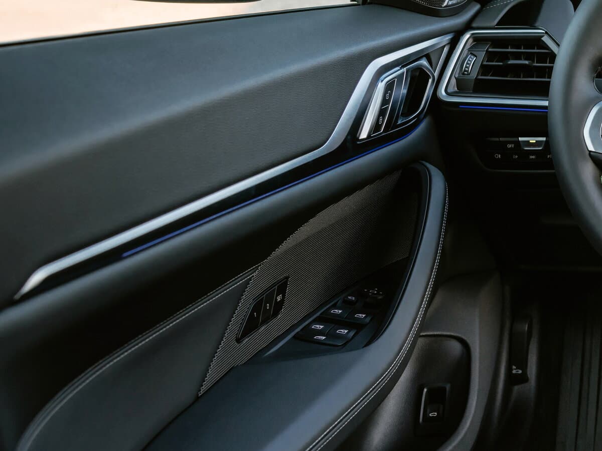 Alpina D4 G26 — Qapı