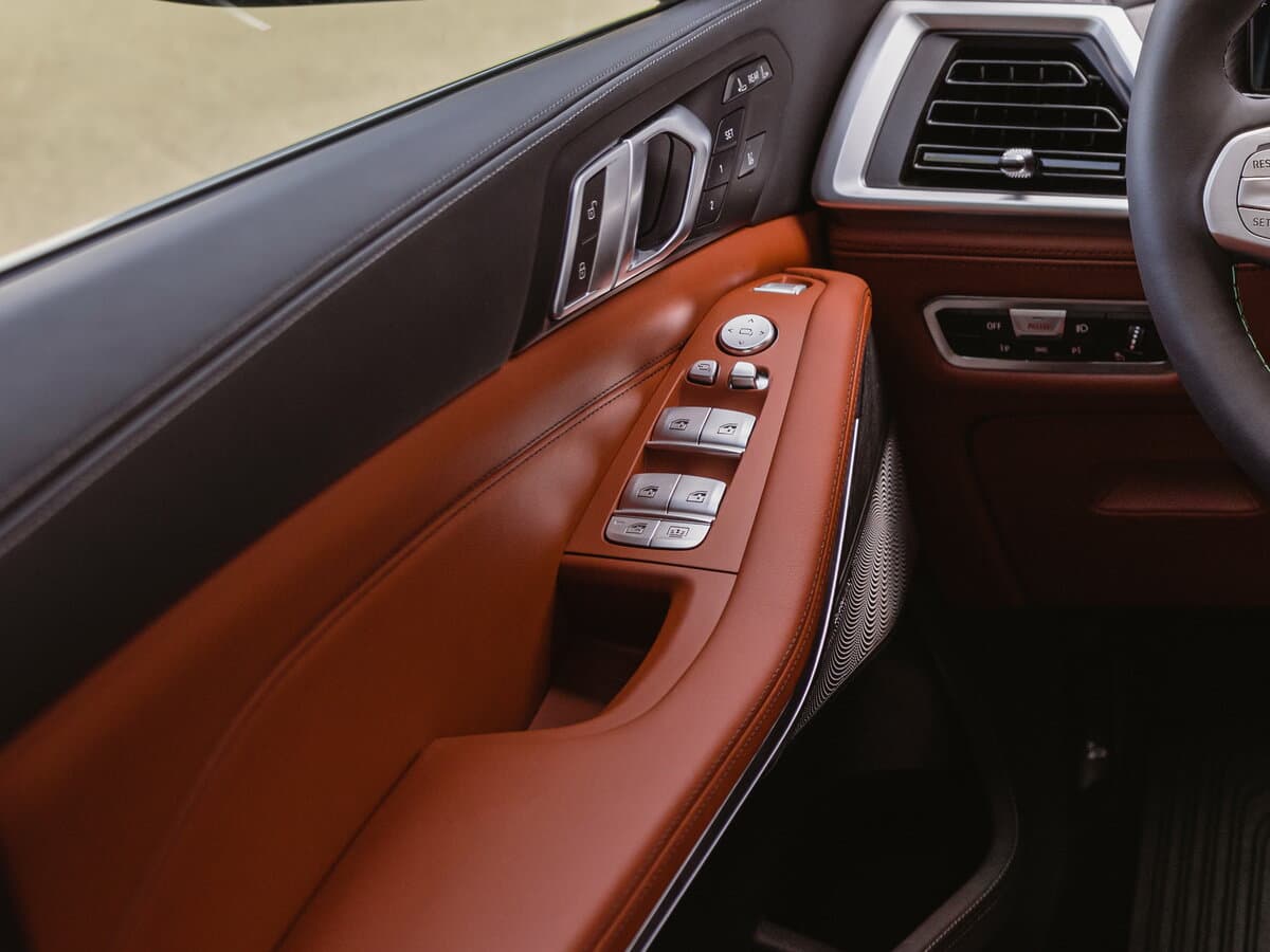 Alpina XB7 G07 Restayling — Qapı