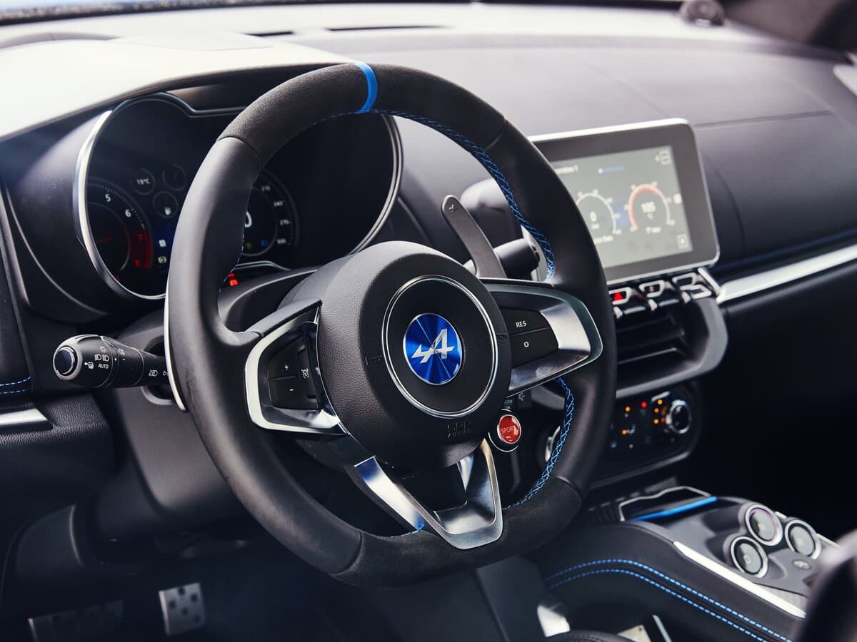 Alpine A110 II — Sükan