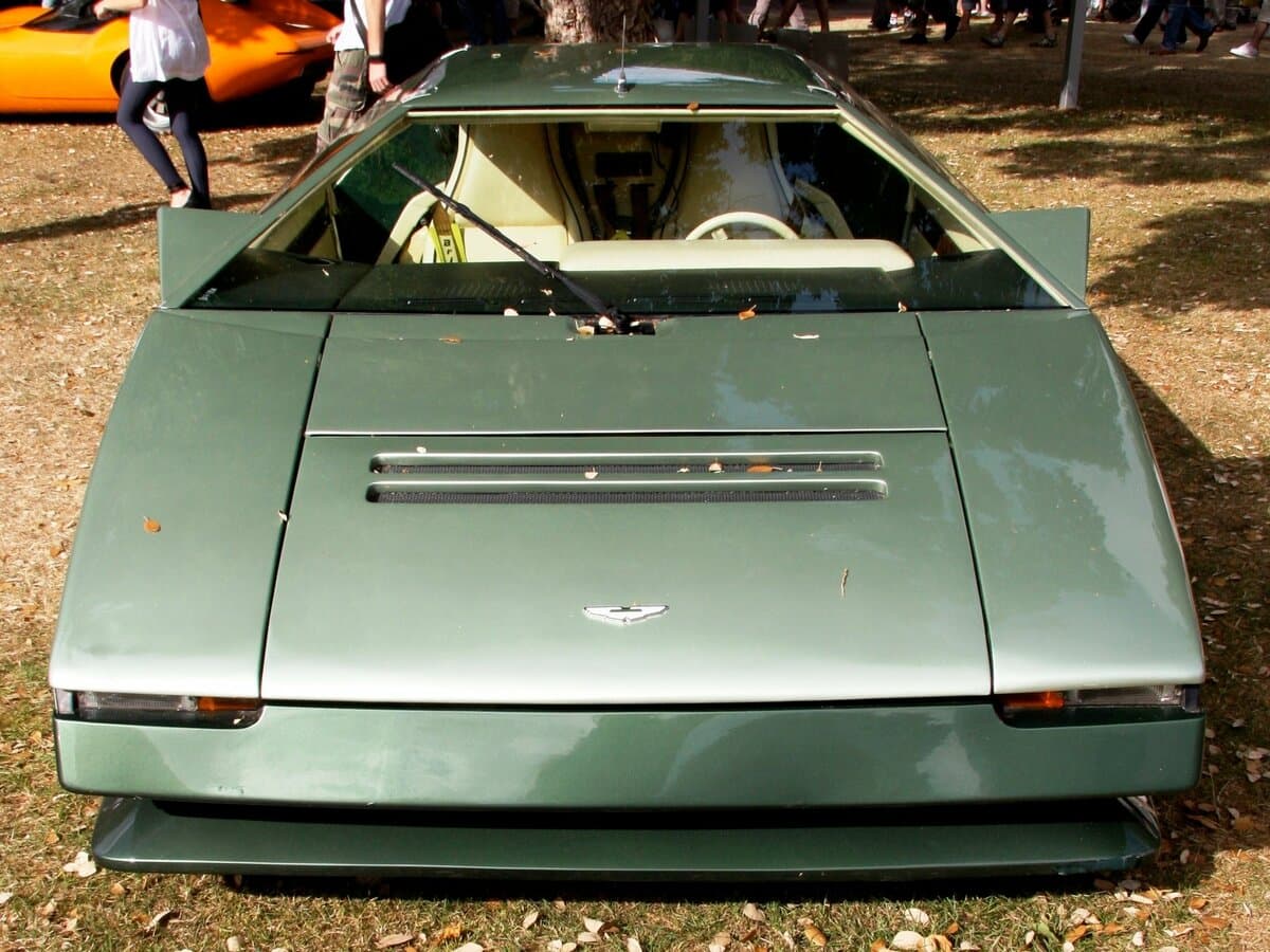 Aston Martin Bulldog 1980 – 1982 — Öndən