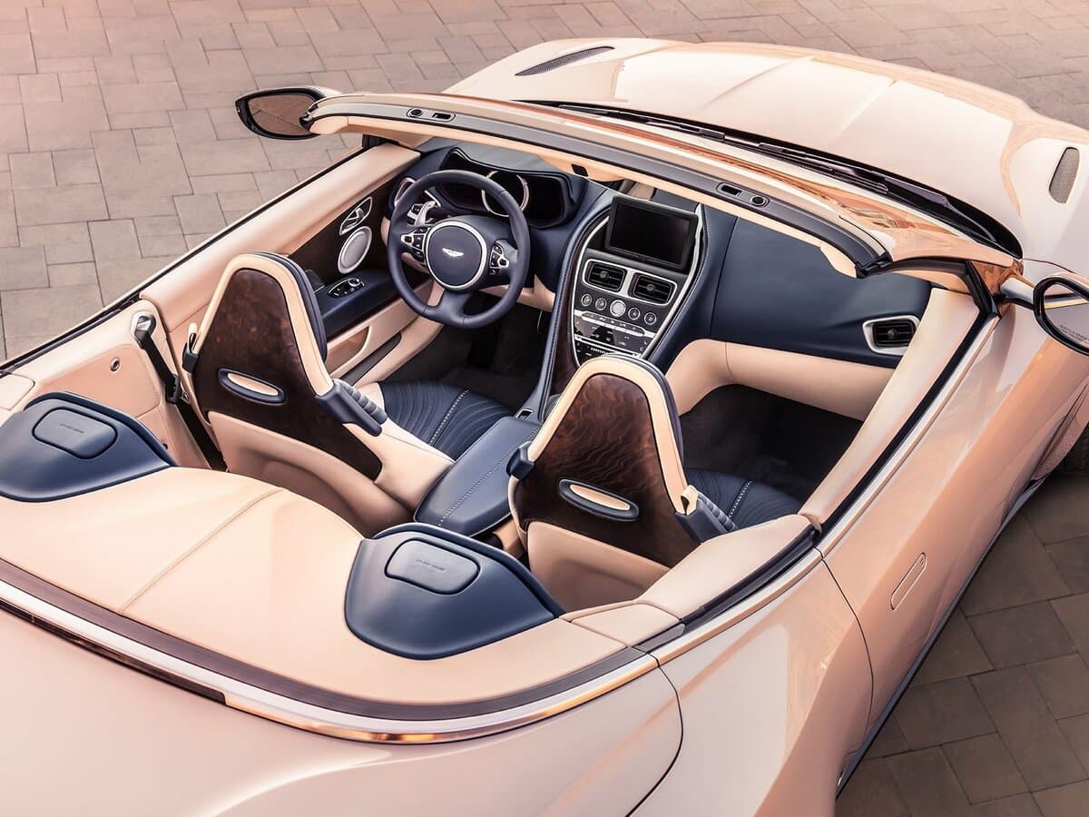 Aston Martin DB11 I — Salon, öndən