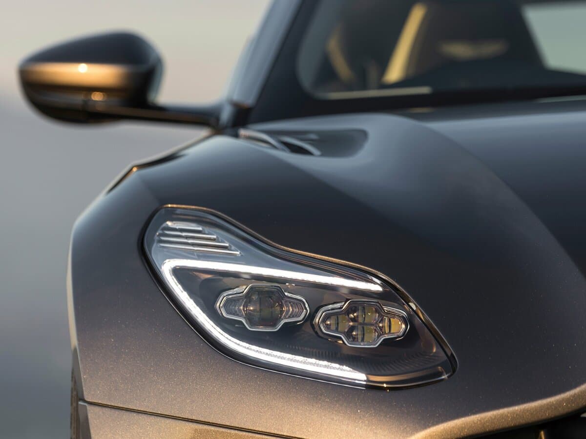 Aston Martin DB11 I — Fara