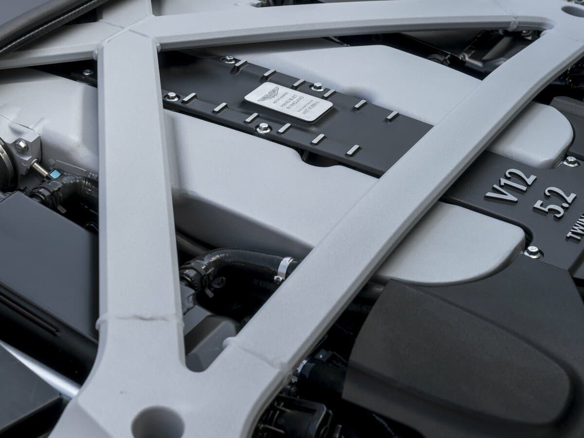 Aston Martin DB11 I — Salon, arxadan