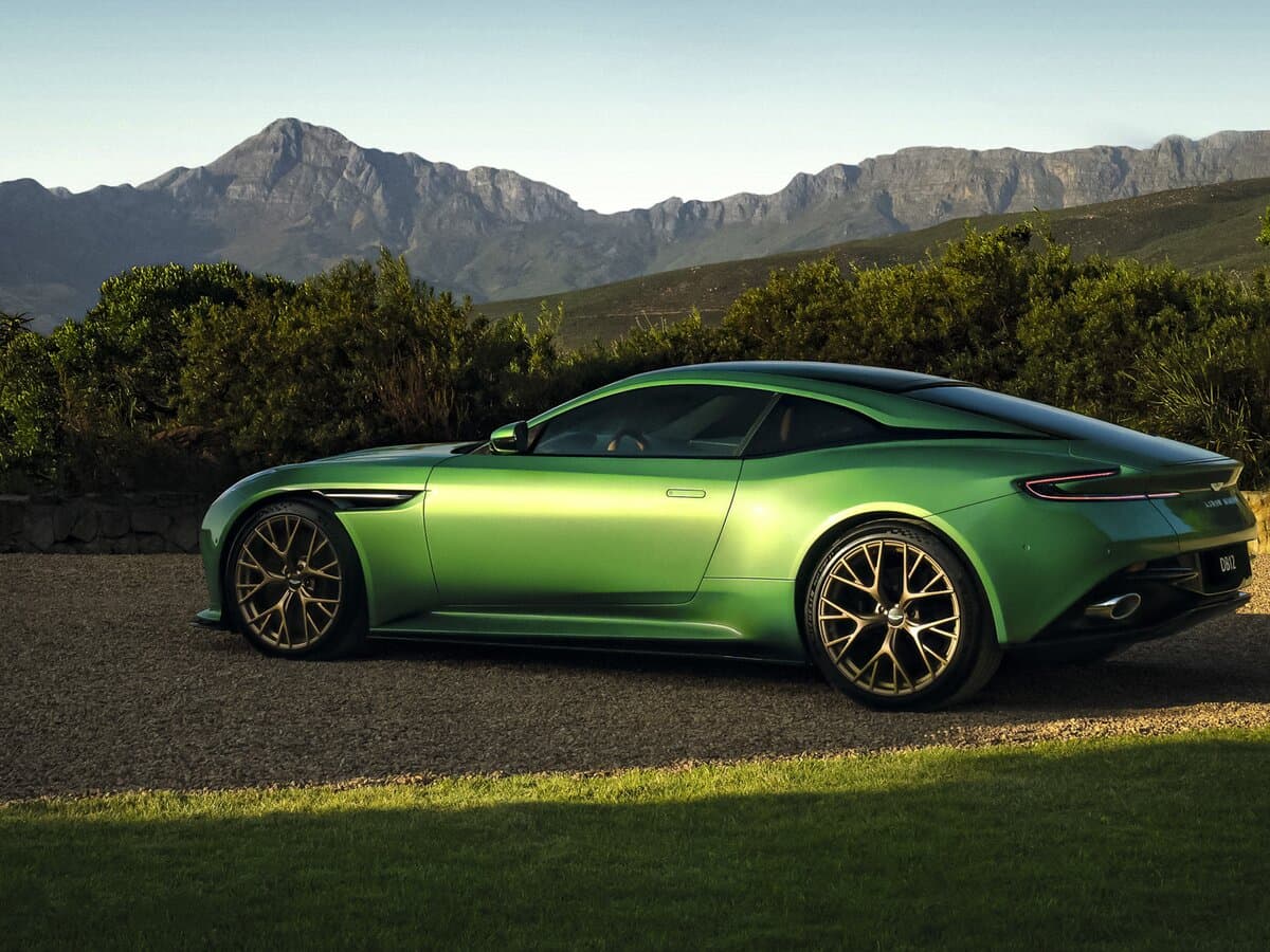 Aston Martin DB12 2023 – indiyədək — 3/4 arxadan