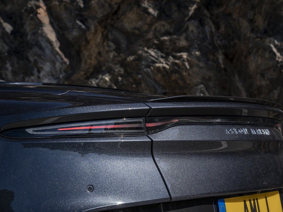 Aston Martin DBS III — Detal