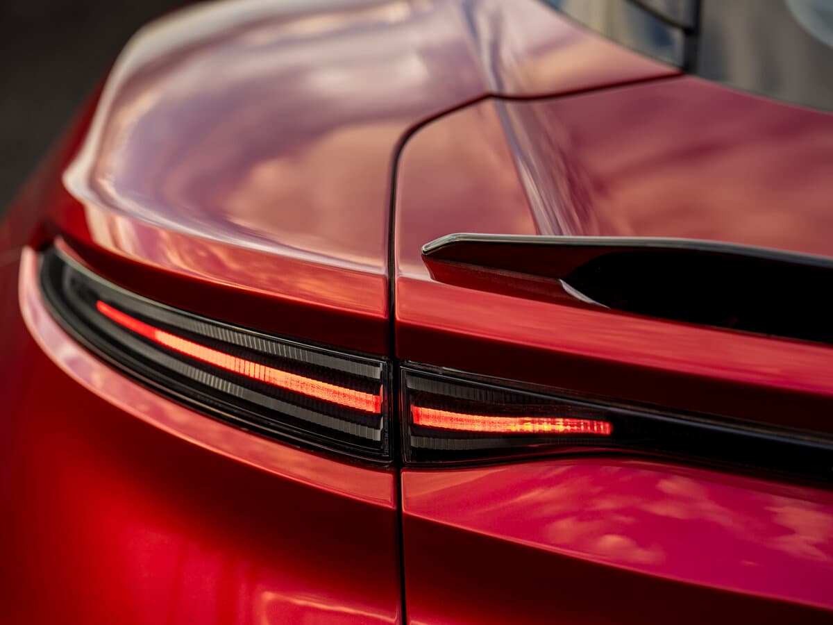 Aston Martin DBS III — Detal