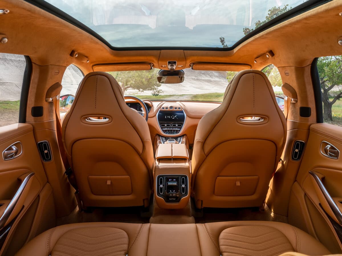 Aston Martin DBX I — Salon, arxadan