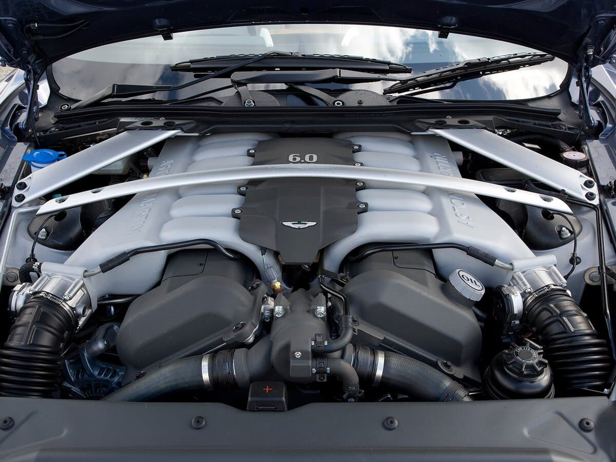 Aston Martin Rapide I — Salon, arxadan
