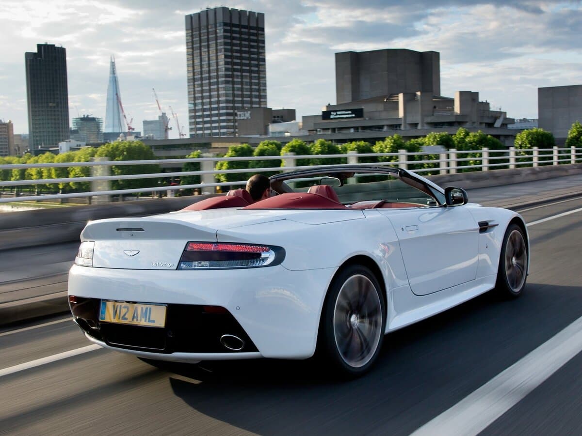 Aston Martin V12 Vantage I — 3/4 arxadan