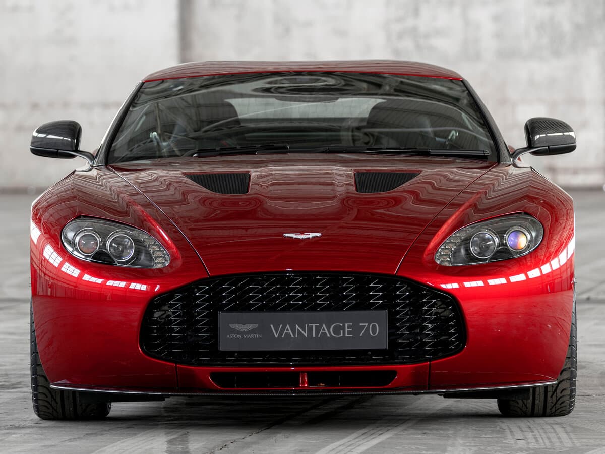 Aston Martin V12 Zagato 2011 – 2012 — Öndən