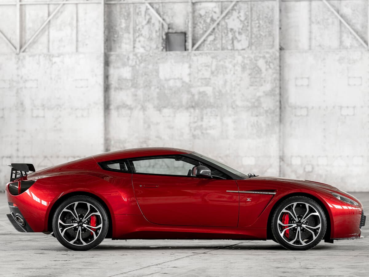 Aston Martin V12 Zagato 2011 – 2012 — Yandan