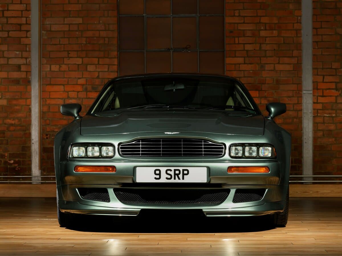 Aston Martin V8 Vantage II — Öndən
