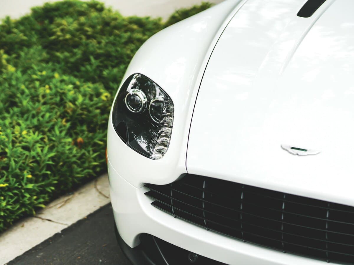Aston Martin V8 Vantage III Restayling — Fara
