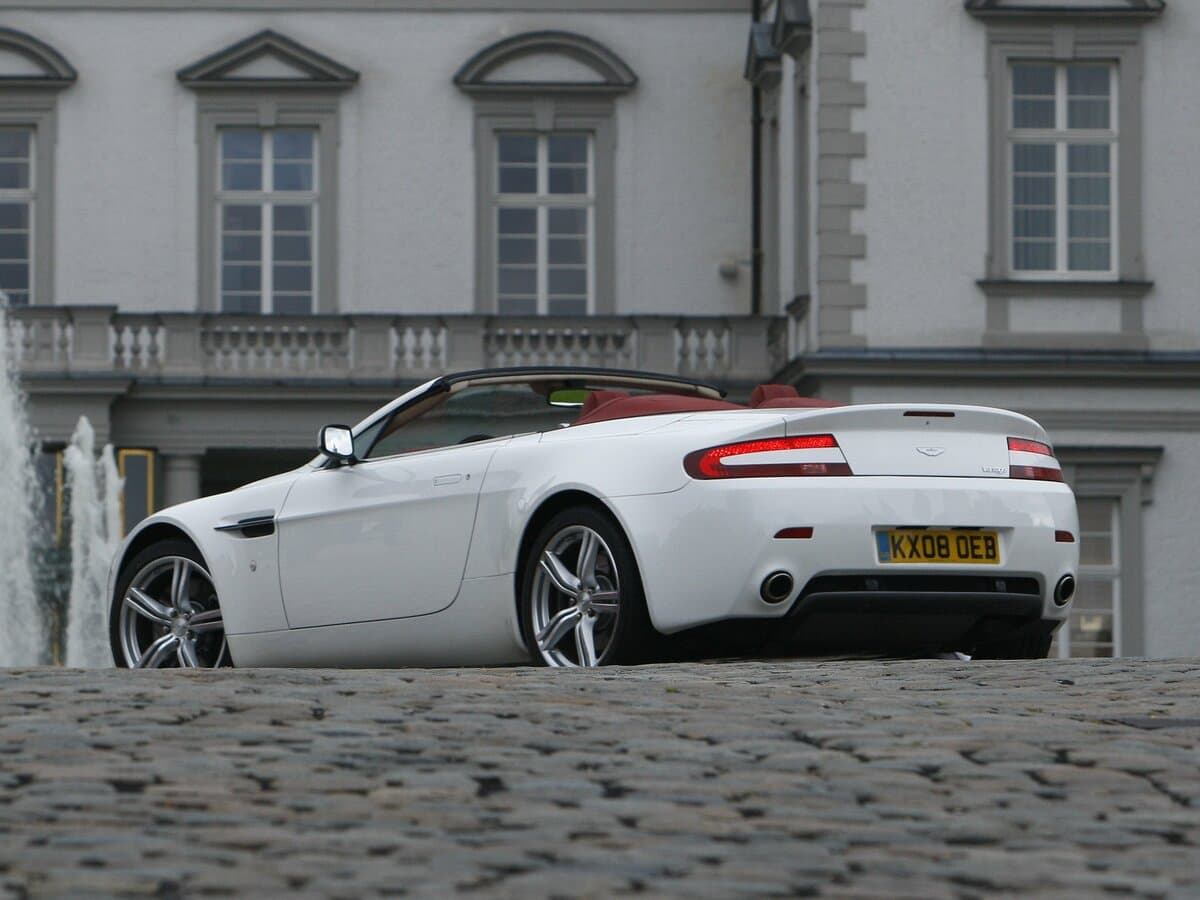 Aston Martin V8 Vantage III Restayling — 3/4 arxadan